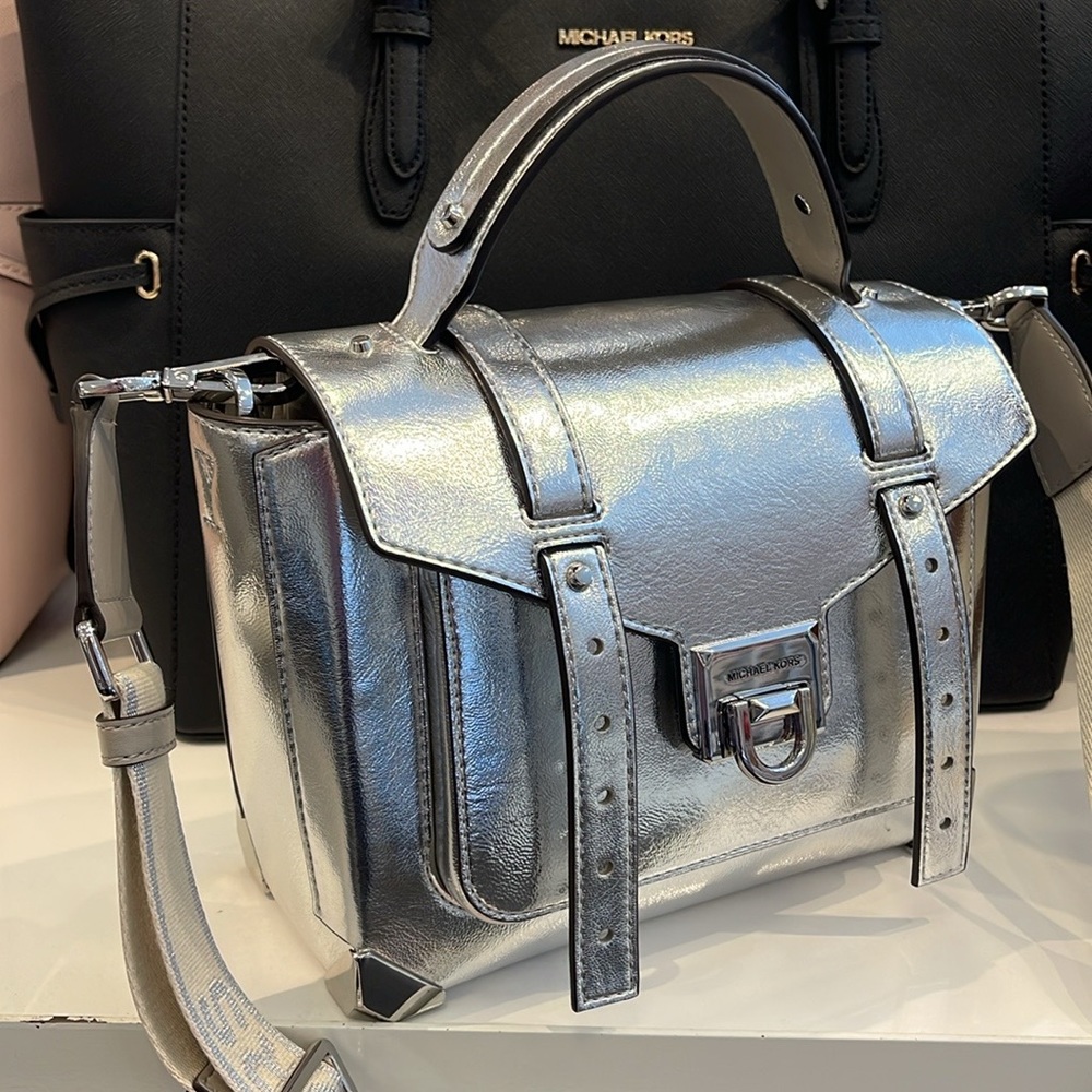 MICHAEL KORS
Manhattan Medium TH SCHOOL Crackled Metallic Leather SATCHEL
NWT - Picture 3 of 16